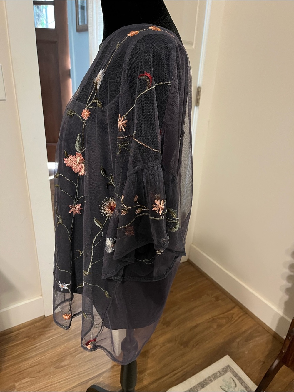 Lucky Brand Sheer Embroidered Gray Floral Overlay Top Size XL - Picture 2 of 16